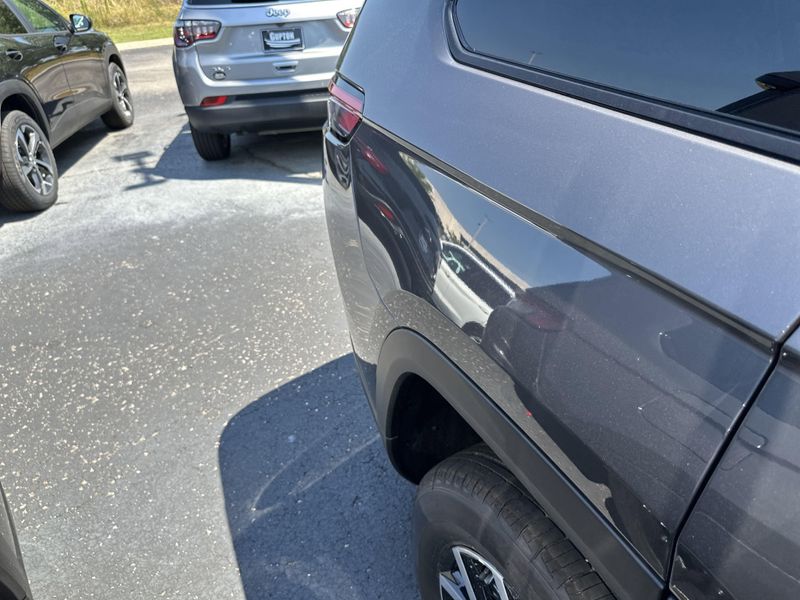 New 2025 Jeep Grand Cherokee L Limited 4x4Image 6