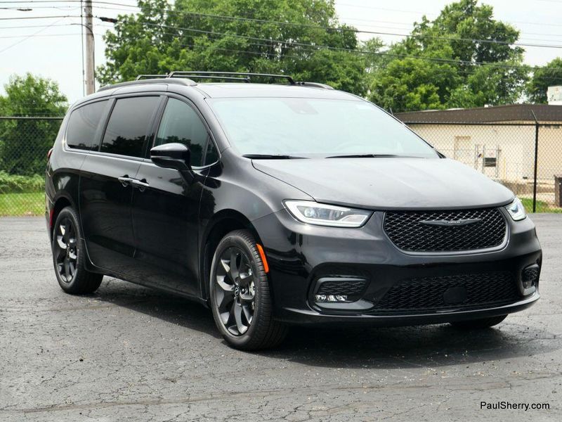 2025 Chrysler Pacifica LimitedImage 15