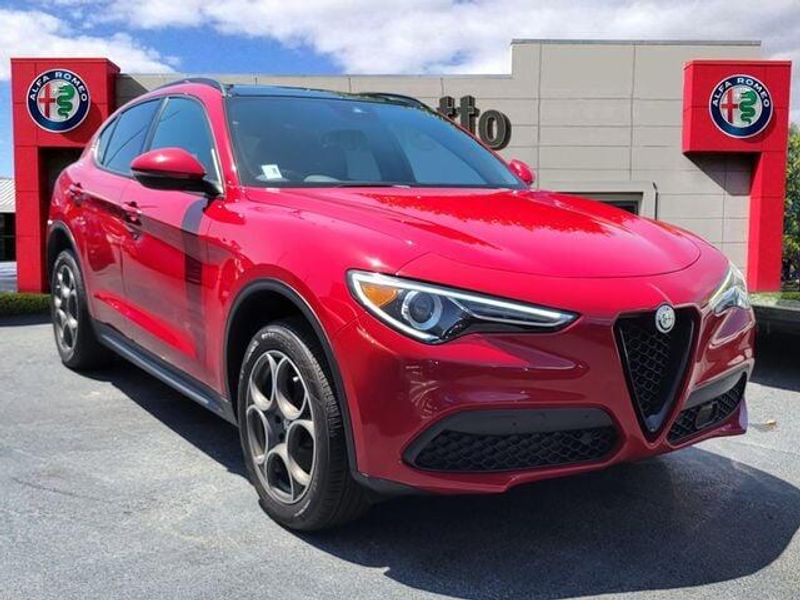 2022 Alfa Romeo Stelvio Sprint photo 3