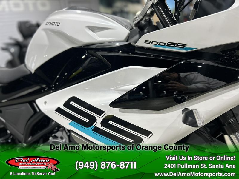 2025 CFMOTO 300SS Image 17