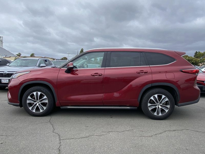 2020 Toyota Highlander XLEImage 2