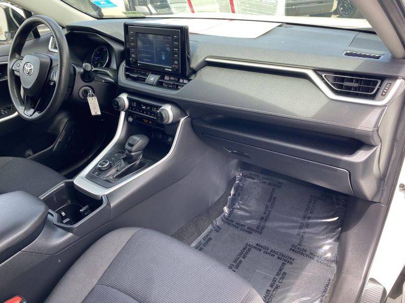 2022 Toyota RAV4 LEImage 11