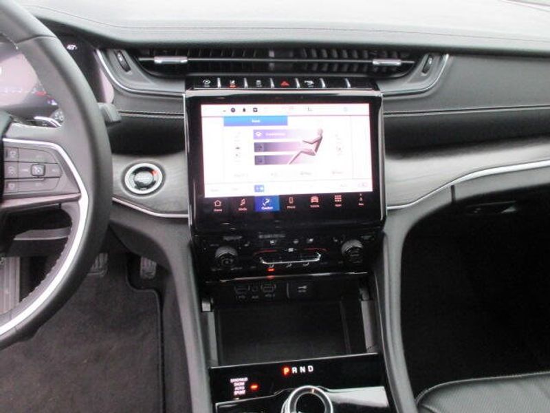 Used 2024 Jeep Grand Cherokee L LimitedImage 20