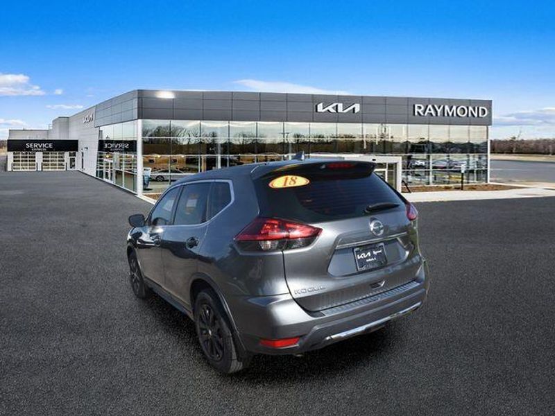 Used 2018 Nissan Rogue SImage 5