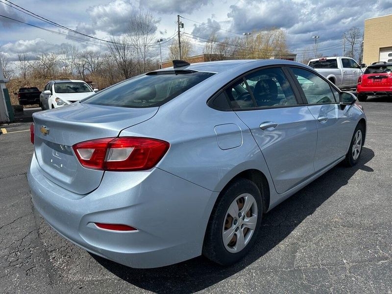 2018 Chevrolet Cruze LSImage 10