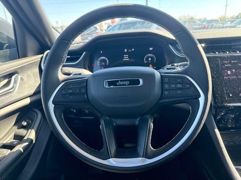 2025 Jeep Grand Cherokee Laredo 4x4