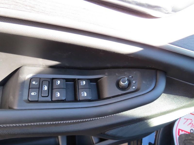 2025 Jeep Grand Cherokee L Limited 4x4Image 10
