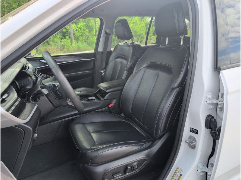 Used 2023 Jeep Grand Cherokee LimitedImage 10