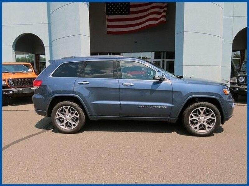 2021 Jeep Grand Cherokee OverlandImage 2
