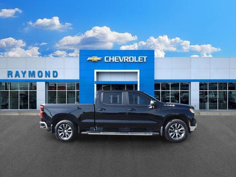 Used 2022 Chevrolet Silverado 1500 LTImage 2