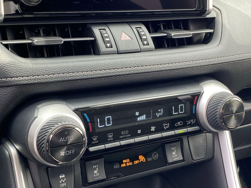 2025 Toyota RAV4 Hybrid XLE PremiumImage 17