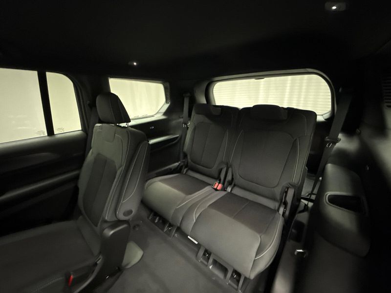 New 2025 Jeep Grand Cherokee L Laredo X 4x4Image 18