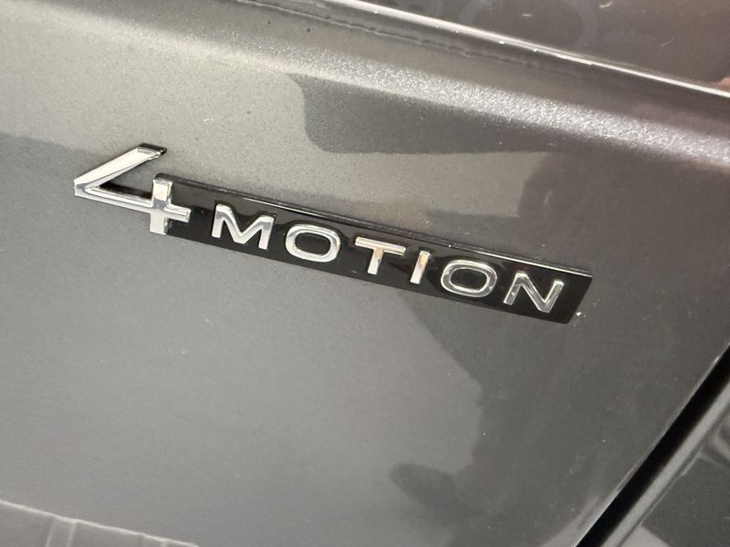Used 2023 Volkswagen Atlas V6 SEL AWD w/Sunroof & NavImage 5