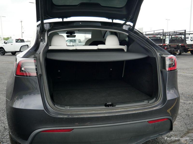 2024 Tesla Model Y Long RangeImage 25