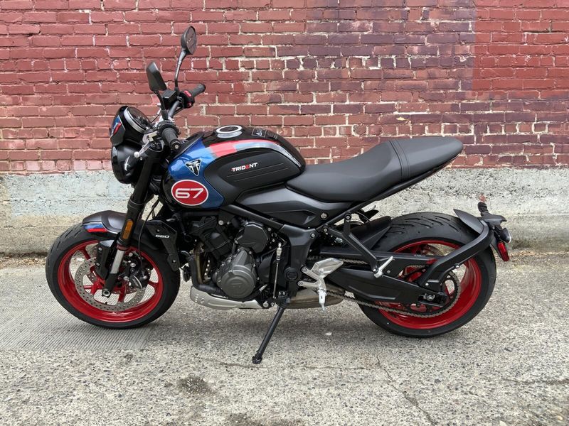 2026 Triumph TRIDENT 660 TRIPLE TRIBUTE EDITION