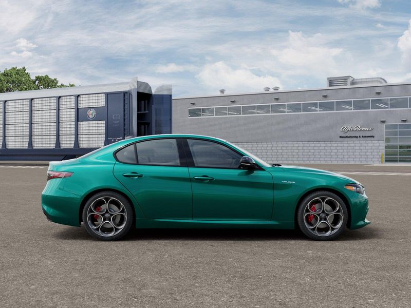 New 2026 Alfa Romeo Giulia AwdImage 12