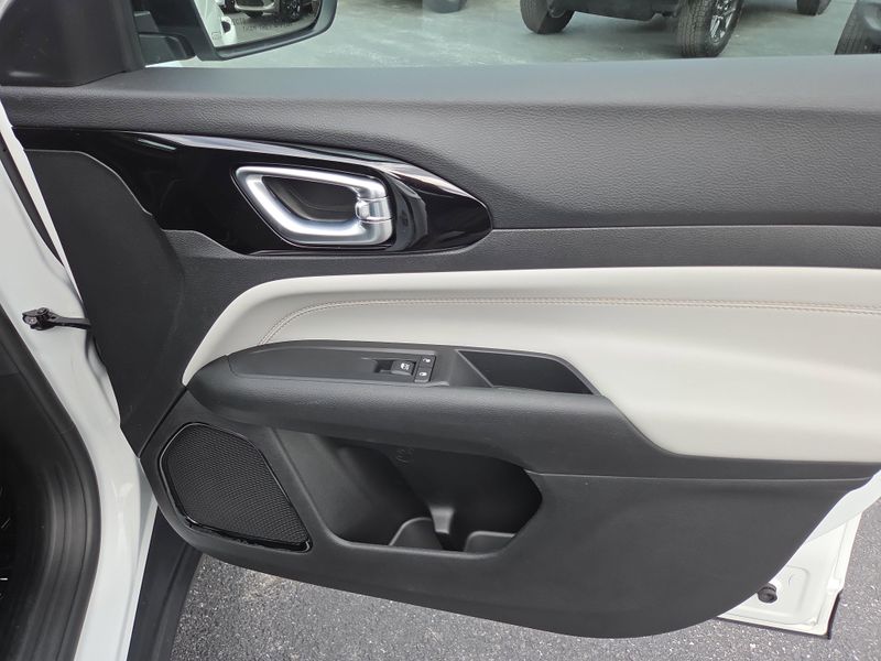 2022 Jeep Compass Limited photo 13