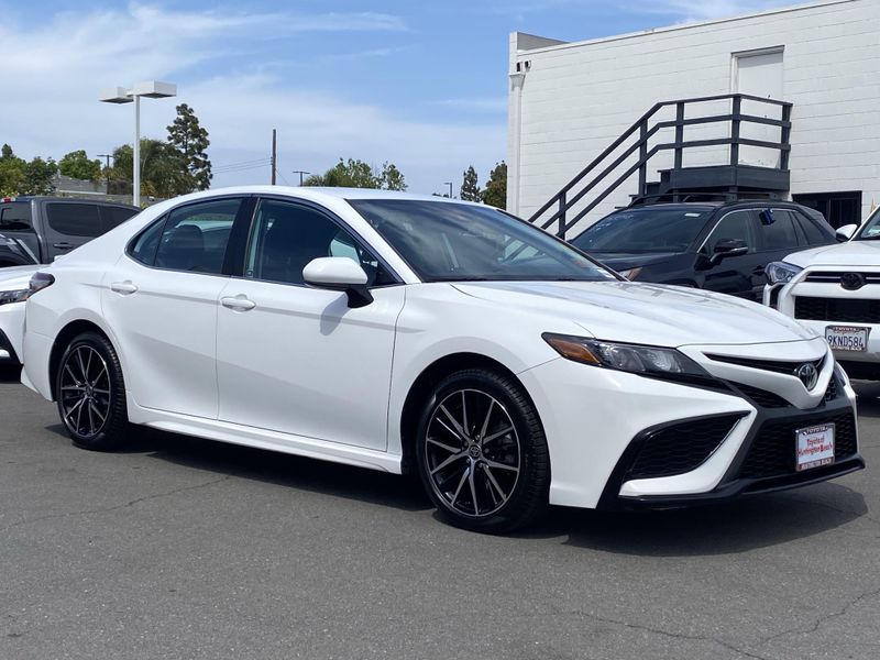 2021 Toyota Camry SEImage 2