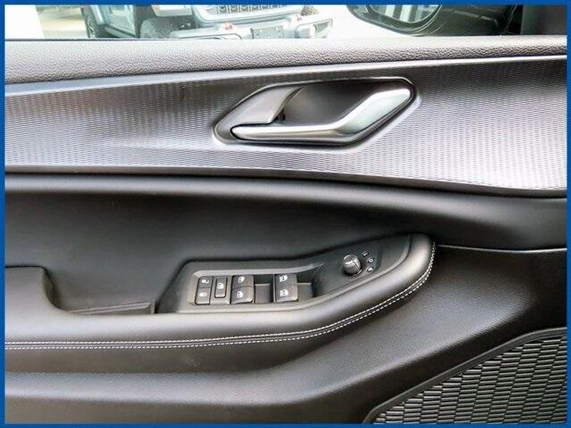 New 2025 Jeep Grand Cherokee Image 12
