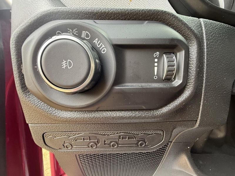 2024 Jeep Wrangler Willys photo 13
