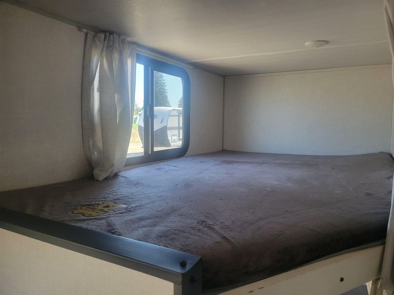 Used 2024 FOREST RIVER NO BOUNDRIES 19.3 Image 11