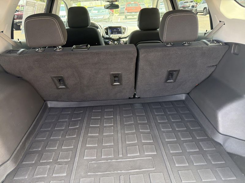 Used 2022 GMC Terrain SLEImage 19