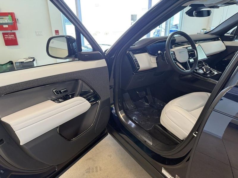 2023 Land Rover Range Rover Sport SE