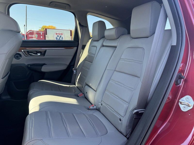 2022 Honda CR-V Hybrid TouringImage 12