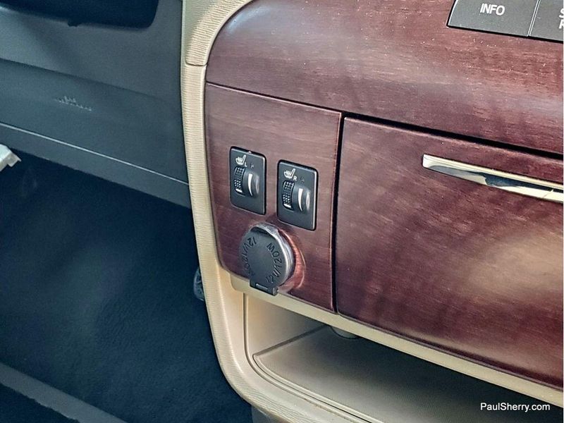 2014 Toyota Sienna XLEImage 43