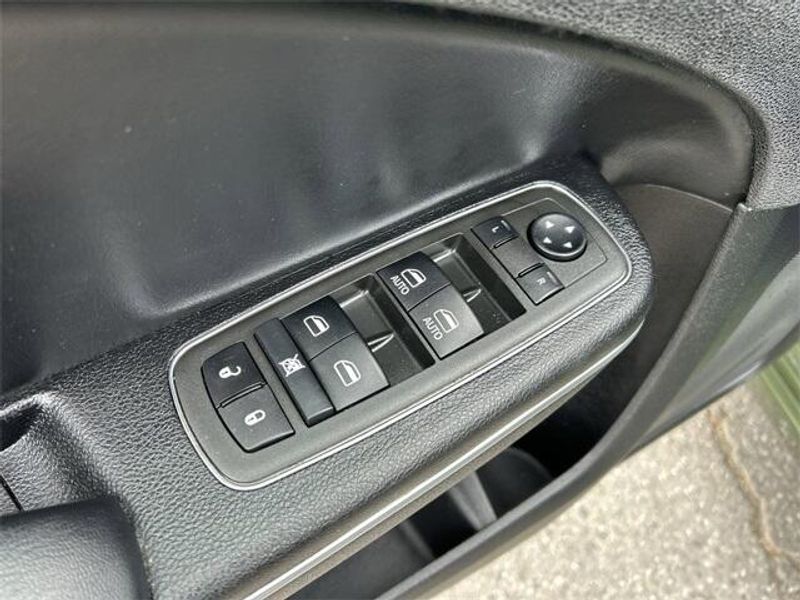 2022 Dodge Charger SXTImage 20