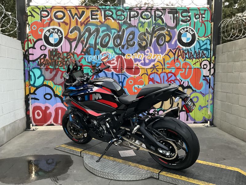 New 2026 BMW M 1000 XR Image 7