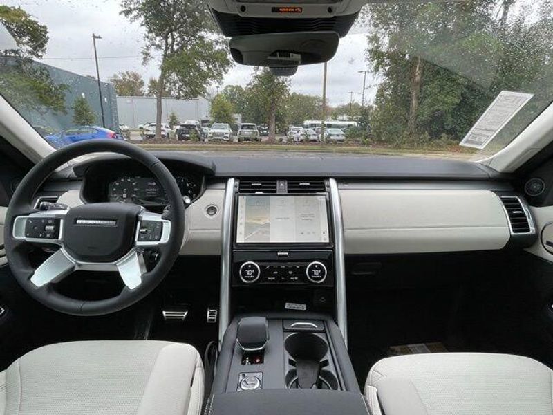 Used 2025 Land Rover Discovery Dynamic SE