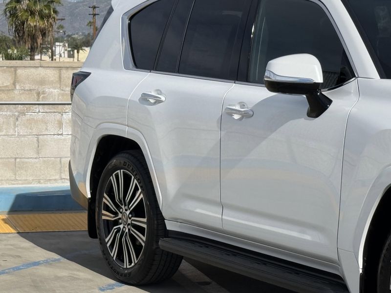 New 2026 Lexus LX 600 LuxuryImage 5