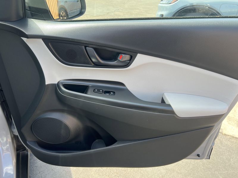 Used 2022 Hyundai Kona SEImage 23