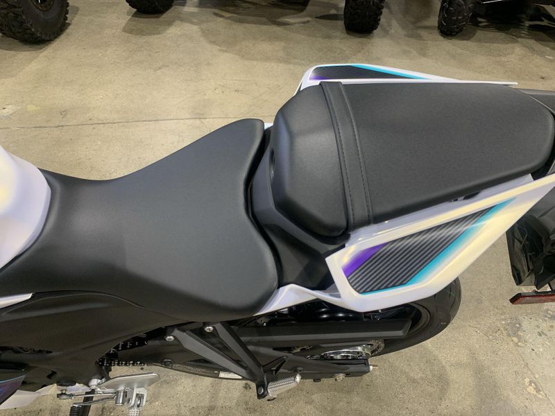 2025 Yamaha YZF-R3 ABS Image 23