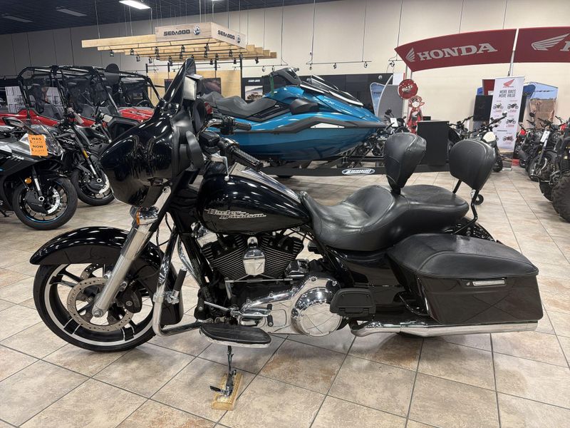 Used 2016 Harley-Davidson STREET GLIDE Image 14