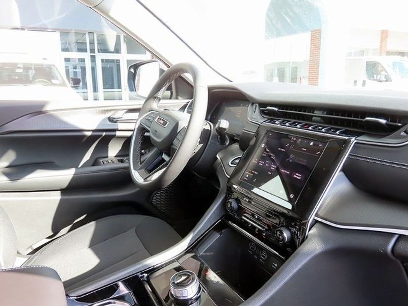 2023 Jeep Grand Cherokee LaredoImage 8