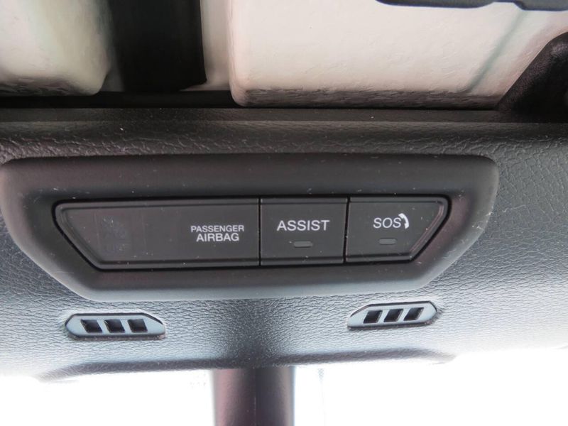 Used 2022 Jeep Gladiator High Altitude 4x4 4dr Crew Cab 5.0 ft. SBImage 13