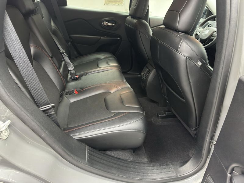 Used 2022 Jeep Cherokee TrailhawkImage 15