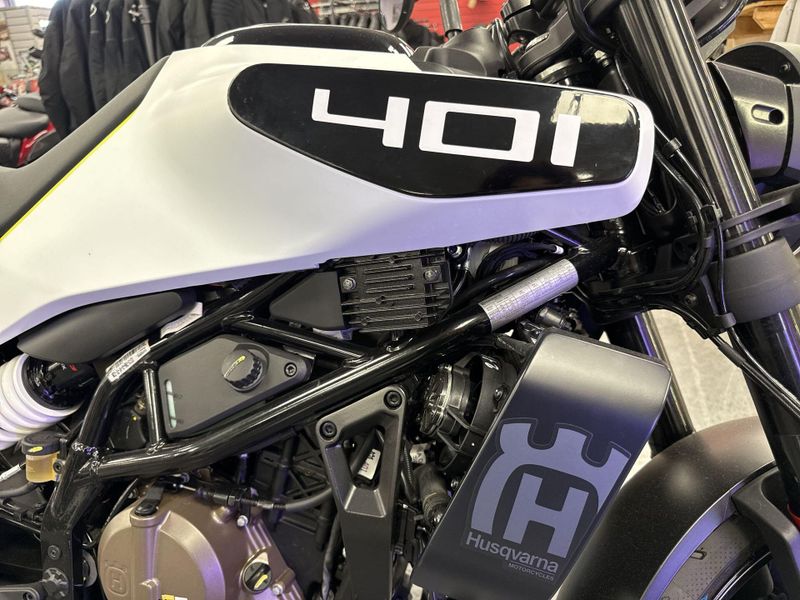New 2024 Husqvarna VITPILEN 401 Image 16