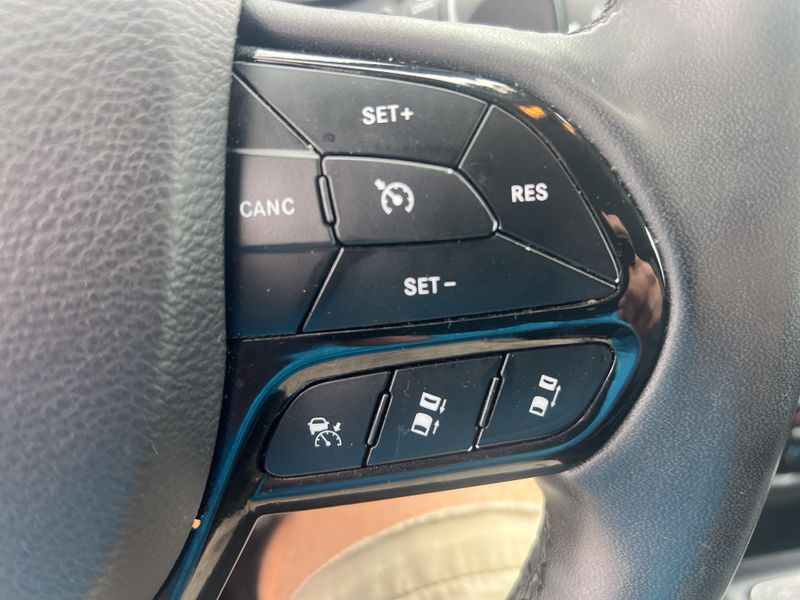 Used 2023 Jeep Cherokee Altitude LuxImage 38
