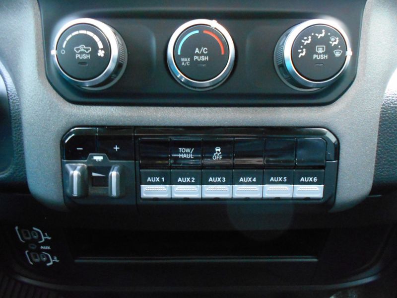 2019 RAM 3500 TradesmanImage 15