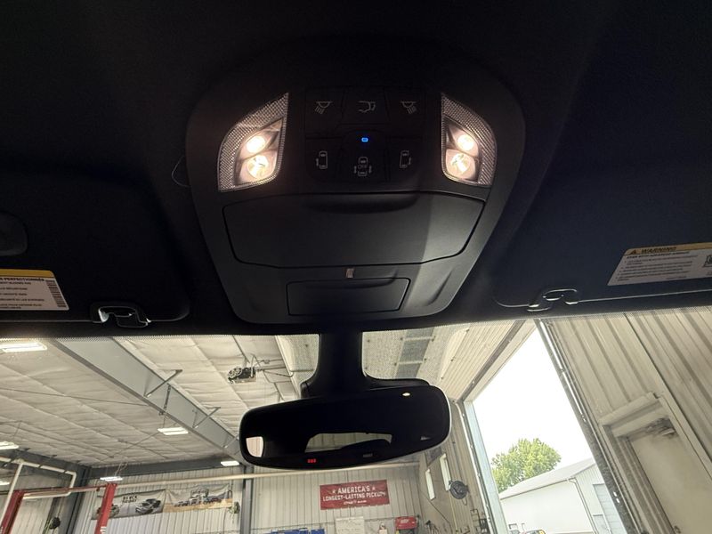 New 2027 Chrysler Pacifica SelectImage 18