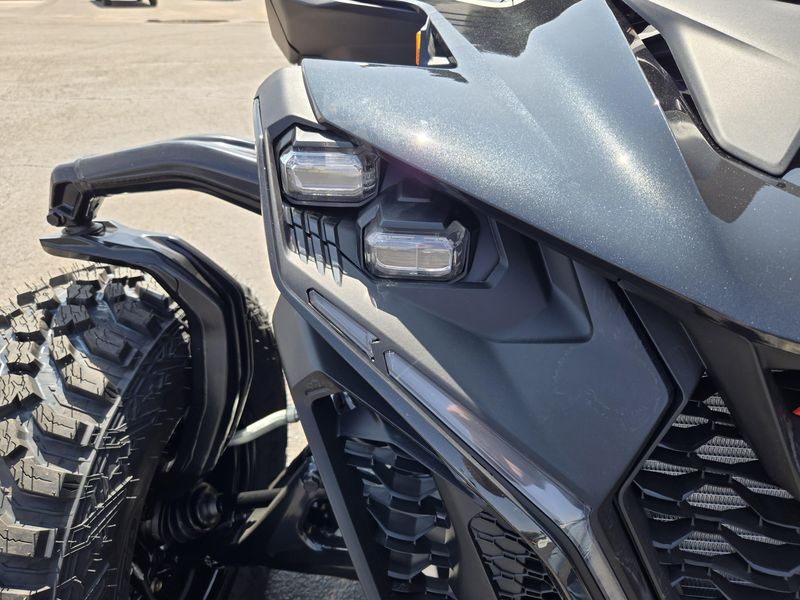 2025 Can-Am MAVERICK R MAX X RS 999TDCT TRIPLE BLACK Image 12
