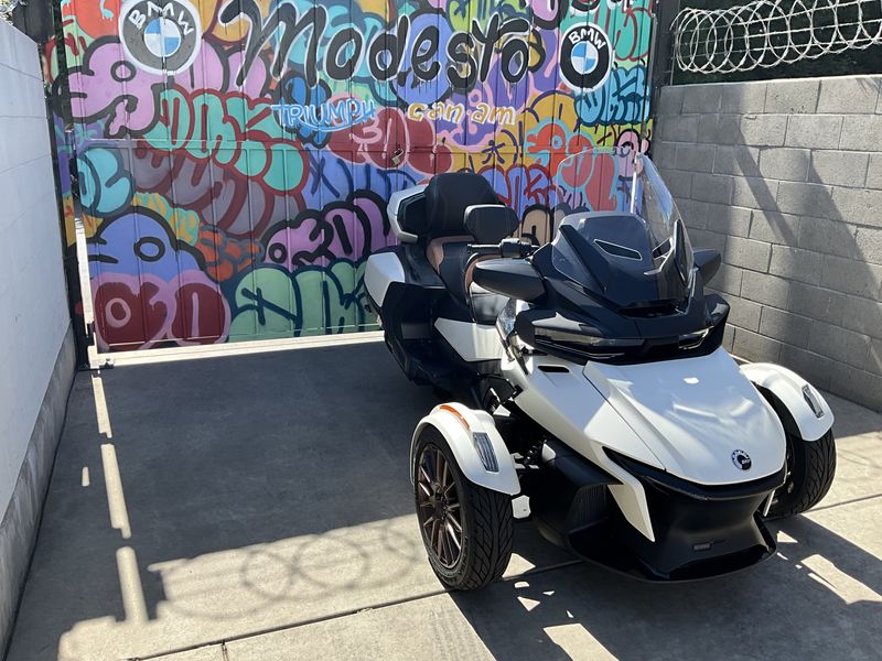 2024 Can-Am Spyder RT SEA TO SKYImage 3