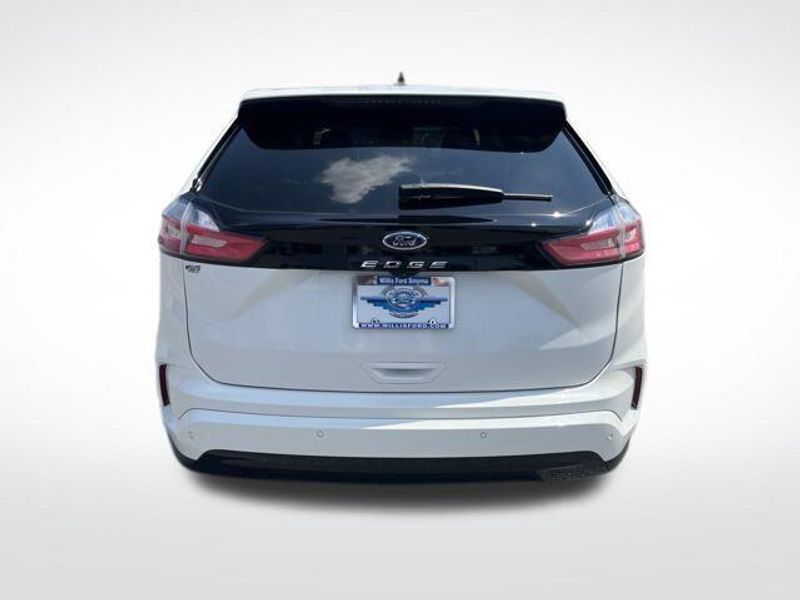 2022 Ford Edge ST photo 4