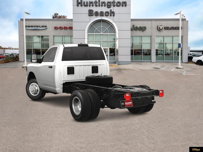 2023 RAM 3500 Chassis Cab Tradesman/SLTImage 5