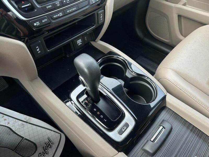 2018 Honda Ridgeline RTL-EImage 8