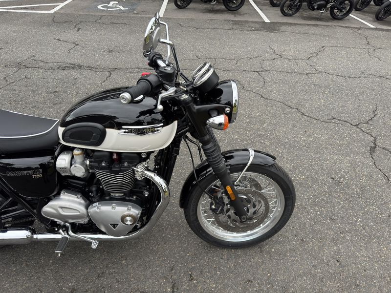 2025 Triumph Bonneville T120 - JET BLACK - FUSION WHITE 