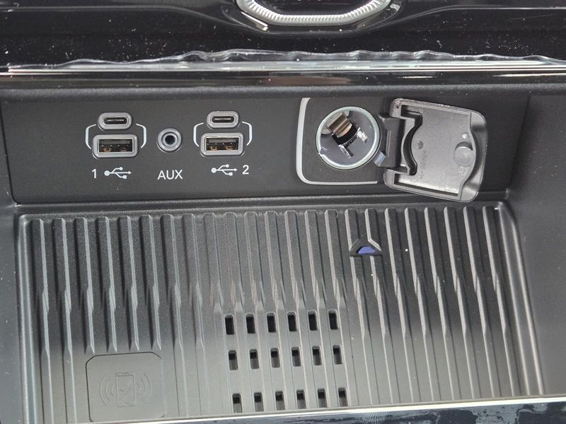 New 2026 Jeep Grand Cherokee Laredo Altitude 4x2